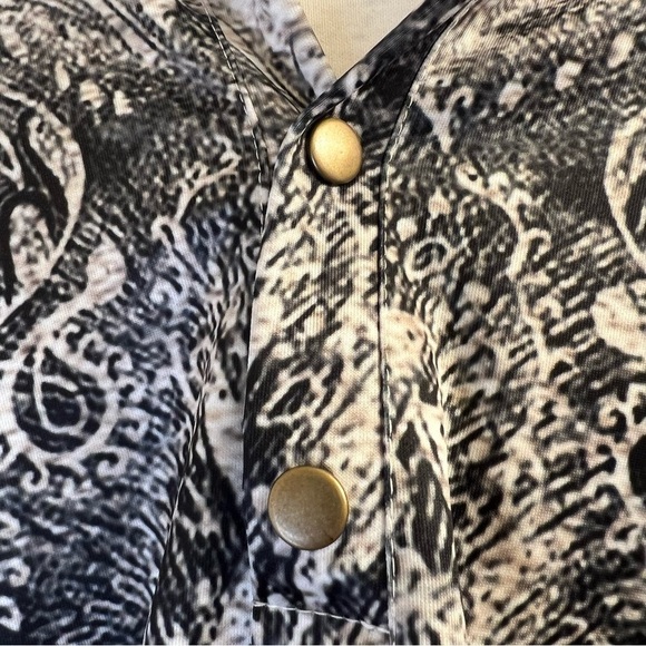 Women’s Hoodie 2X White Wolf 1/4 Front Snap Closure - Picture 7 of 13